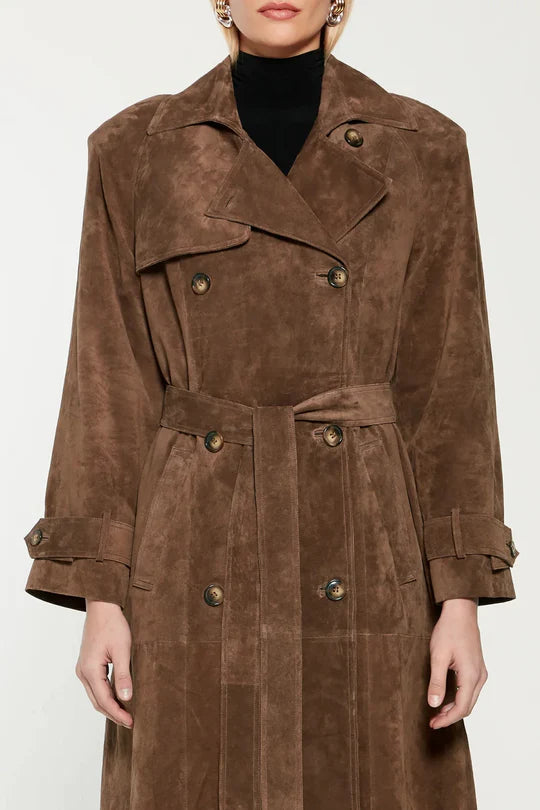 Damen Trenchcoat braun Rückenansicht mit Bindegürtel