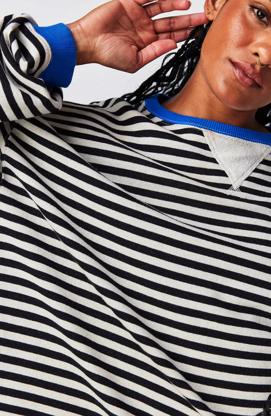 Damen Oversize Sweatshirt schwarz weiß gestreift moderner Rundhalsausschnitt