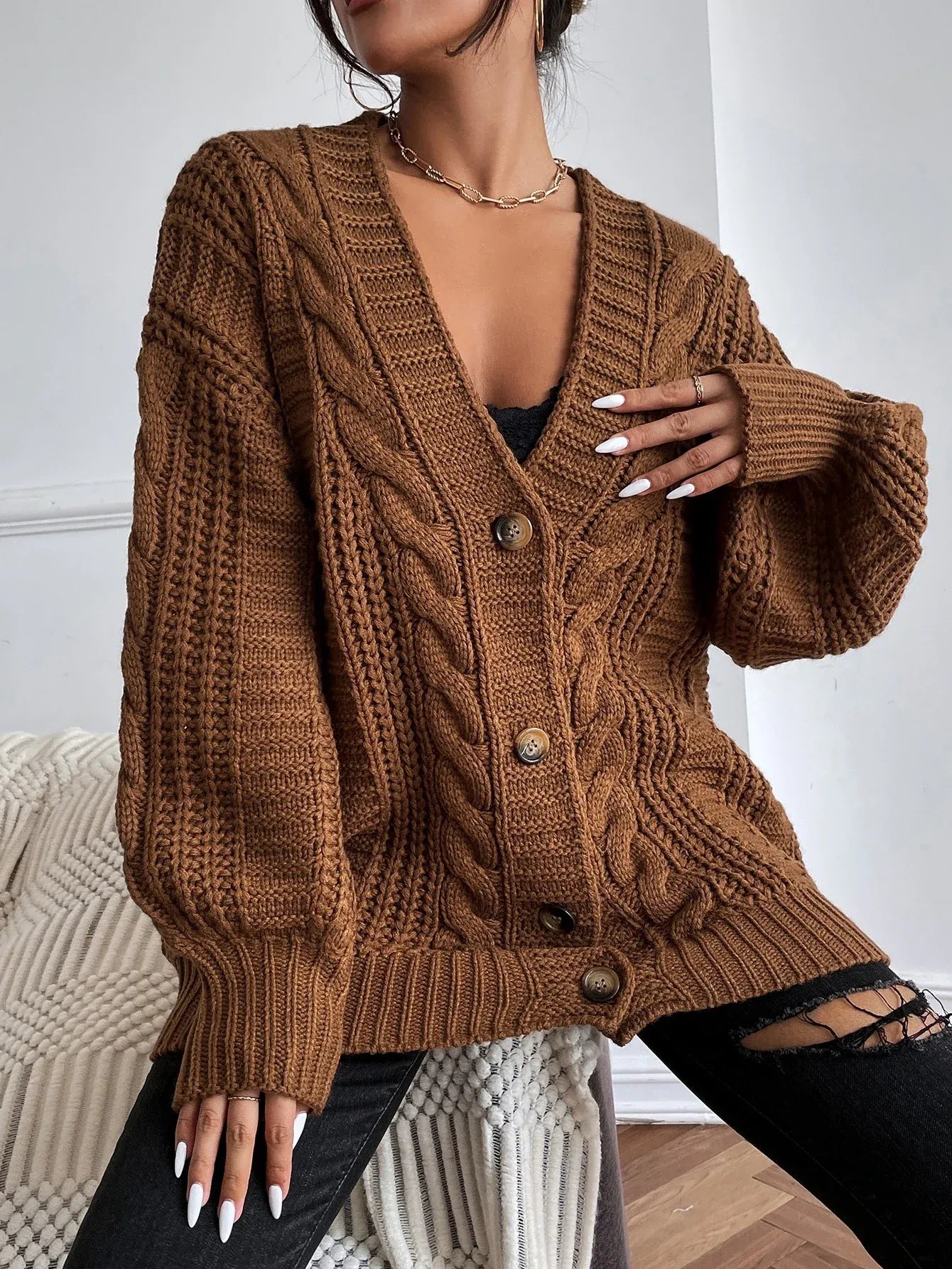 Damen Cardigan mit weiten Ärmeln und Zopfmuster in Braun