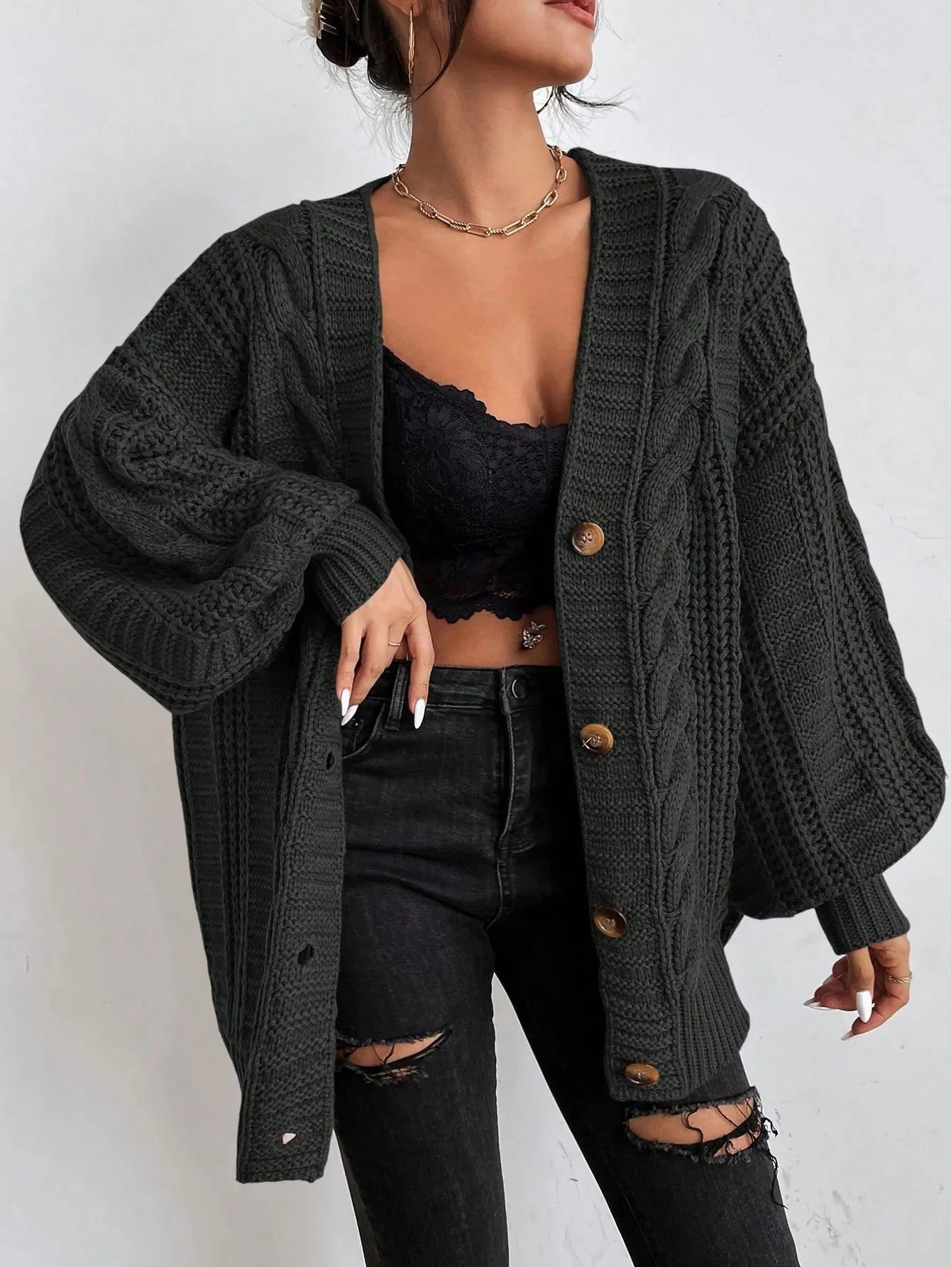 Schwarze Damen Strickjacke im Oversize Stil mit Knopfleiste